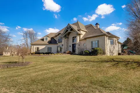 Exterior - 4552 E Spruce Dr, Springfield, MO 65809 photo 2 of 27