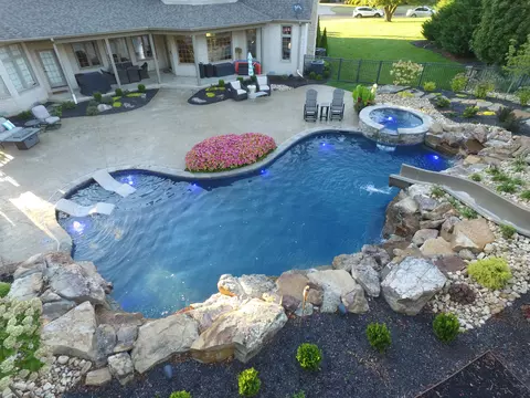 Exterior - 4552 E Spruce Dr, Springfield, MO 65809 photo 7 of 27