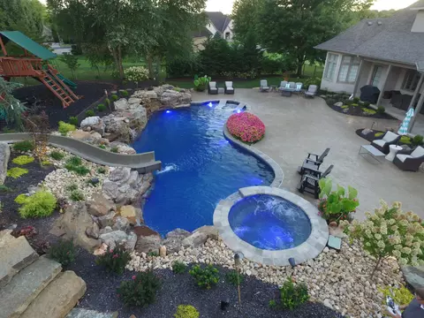 Exterior - 4552 E Spruce Dr, Springfield, MO 65809 photo 14 of 27