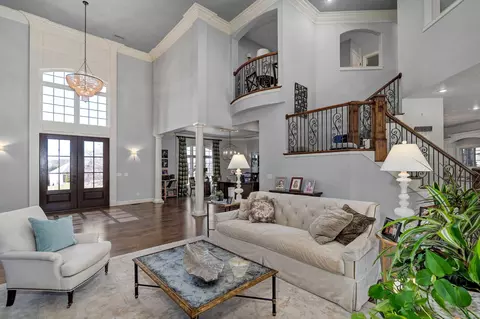 Living - 4552 E Spruce Dr, Springfield, MO 65809 photo 1 of 9