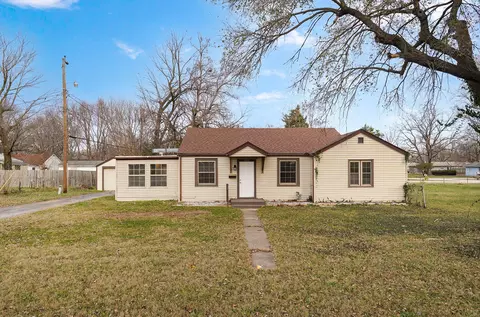 2353 E Locust St, Springfield, MO 65803