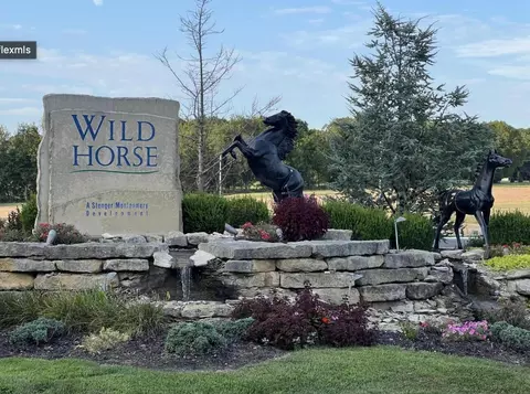 5496 E Wild Horse Dr, Springfield, MO 65802