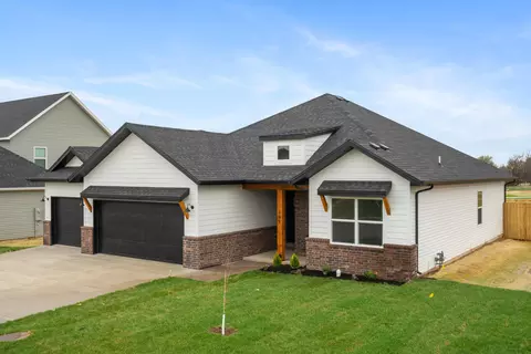 133 E Clayton Ln, Republic, MO 65738