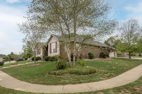 604 N Lincoln Ct, Ozark, MO 65721 photo 2