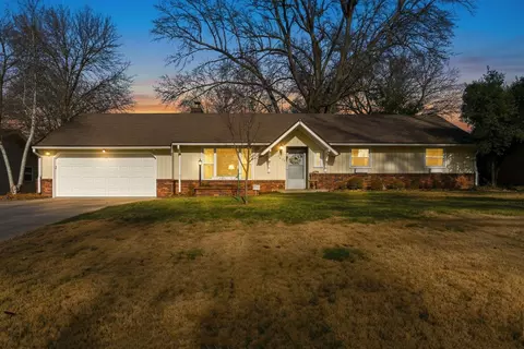 2627 E Glenwood St, Springfield, MO 65804