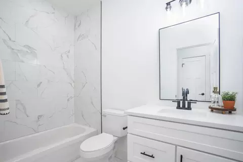 Bath - 145 E Clayton Ln, Republic, MO 65738 photo 5 of 5