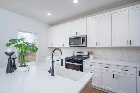 Kitchen - 145 E Clayton Ln, Republic, MO 65738 photo 4 of 7