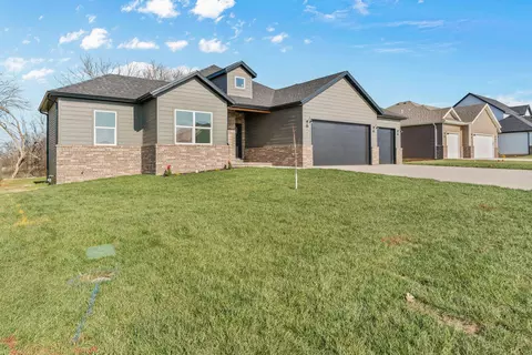 Exterior - 212 E Chloe Ln, Republic, MO 65738 photo 3 of 8