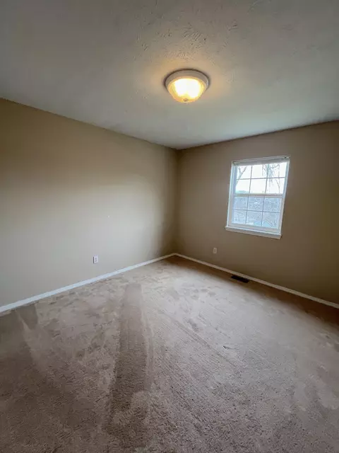 Bedroom - 134 Wright Rd, Reeds Spring, MO 65737 photo 2 of 2