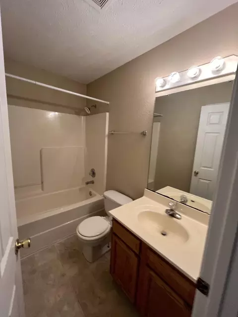 Bath - 134 Wright Rd, Reeds Spring, MO 65737 photo 2 of 2