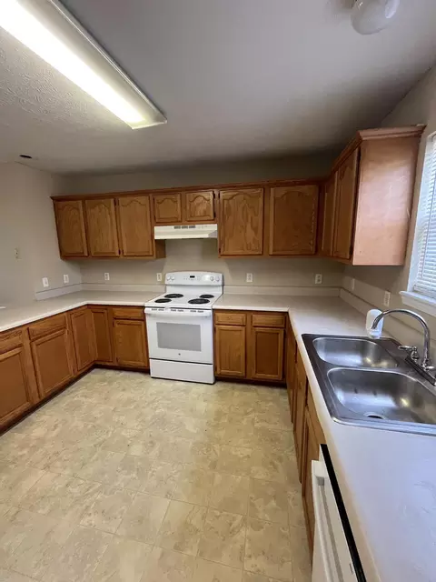 Kitchen - 134 Wright Rd, Reeds Spring, MO 65737 photo 2 of 2