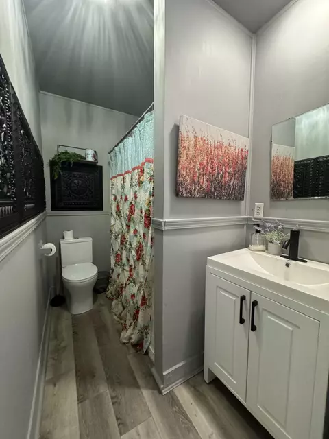 Bath - 509 S Mansfield Rd, Ava, MO 65608 photo 2 of 2