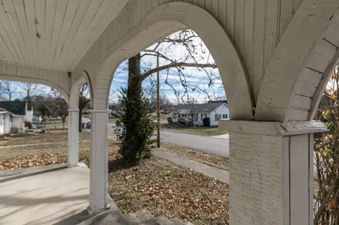 Exterior - 259 E Jefferson St, Marshfield, MO 65706 photo 7 of 11