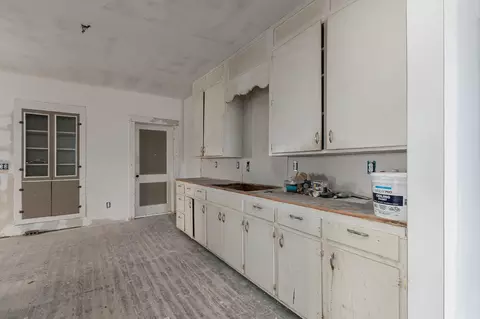 Kitchen - 259 E Jefferson St, Marshfield, MO 65706 photo 2 of 2