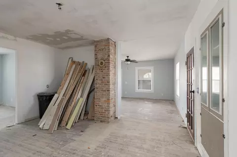 Living - 259 E Jefferson St, Marshfield, MO 65706 photo 4 of 4