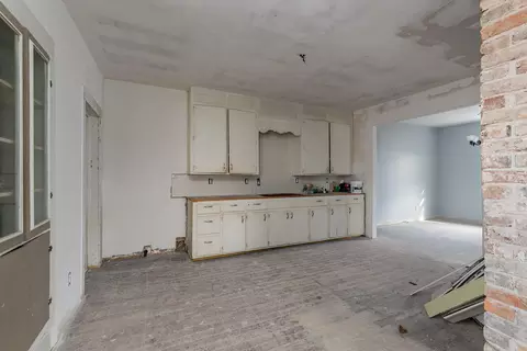 Kitchen - 259 E Jefferson St, Marshfield, MO 65706 photo 1 of 2