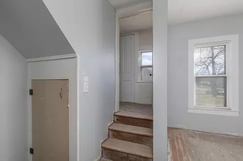 Entry Way - 259 E Jefferson St, Marshfield, MO 65706 photo 5 of 9