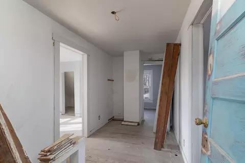 Entry Way - 259 E Jefferson St, Marshfield, MO 65706 photo 6 of 9