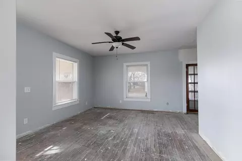 Living - 259 E Jefferson St, Marshfield, MO 65706 photo 2 of 4