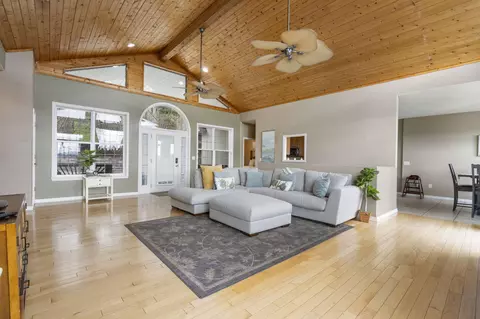 10 Greenview Dr, Kimberling City, MO 65686