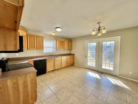 330 W Summit St, Aurora, MO 65605 photo 4