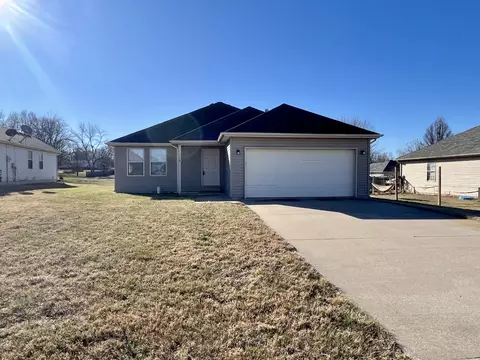 330 W Summit St, Aurora, MO 65605