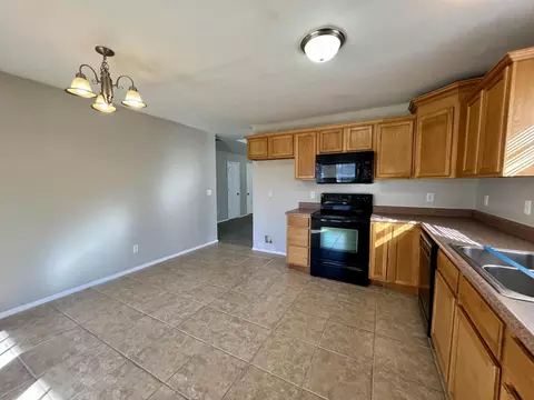 330 W Summit St, Aurora, MO 65605 photo 5