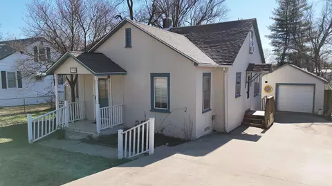 304 W 14th St, Cassville, MO 65625