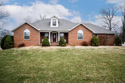 841 E Hubble Dr, Marshfield, MO 65706