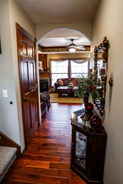 Entry Way - 841 E Hubble Dr, Marshfield, MO 65706 photo 2 of 8