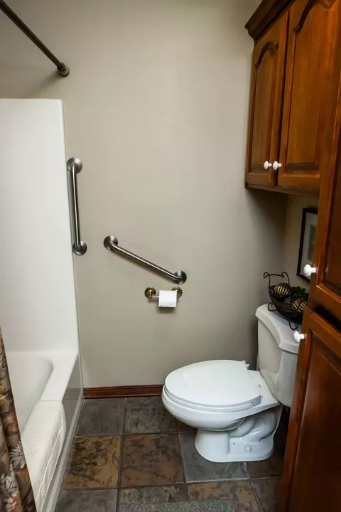 Bath - 841 E Hubble Dr, Marshfield, MO 65706 photo 5 of 8