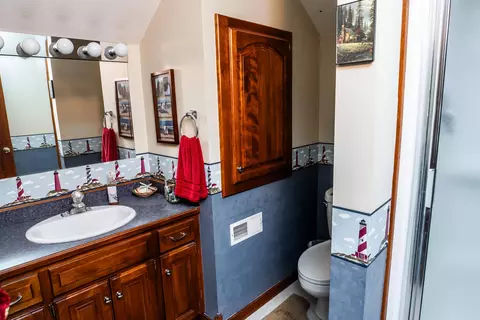 Bath - 841 E Hubble Dr, Marshfield, MO 65706 photo 6 of 8