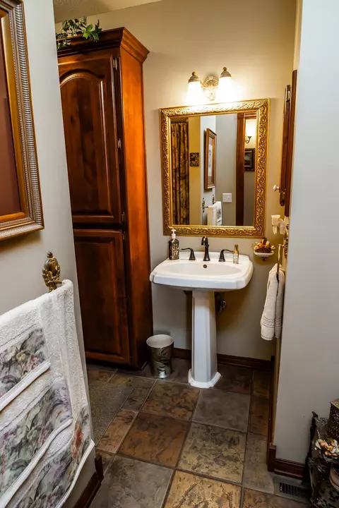 Bath - 841 E Hubble Dr, Marshfield, MO 65706 photo 4 of 8