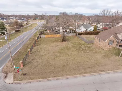 101 E Grace St, Republic, MO 65738