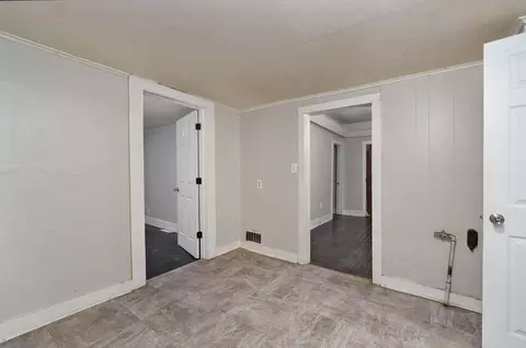 Entry Way - 906 E Garfield St, Springfield, MO 65803 photo 2 of 2