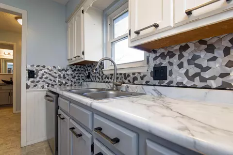 Kitchen - 4445 S Robberson Ave, Springfield, MO 65810 photo 3 of 4