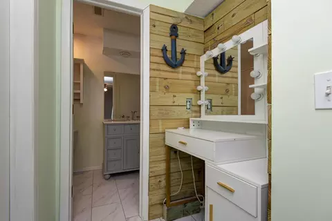 Bath - 4445 S Robberson Ave, Springfield, MO 65810 photo 3 of 4