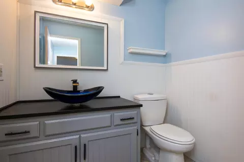 Bath - 4445 S Robberson Ave, Springfield, MO 65810 photo 1 of 4