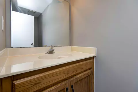 Bath - 4445 S Robberson Ave, Springfield, MO 65810 photo 4 of 4