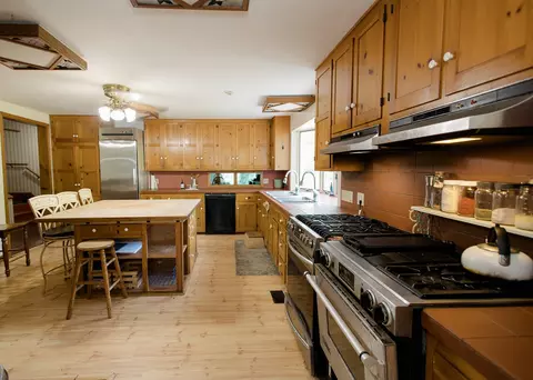 Kitchen - 19429 E State Highway 14, Ava, MO 65608 photo 6 of 9