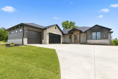 2930 E Kemmling Ln, Springfield, MO 65804