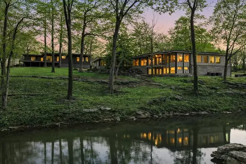 1318 S Jones Mill Ln, Springfield, MO 65809