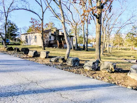 439 Driftwood Ln, Reeds Spring, MO 65737