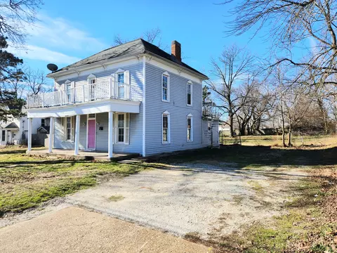 819 S Pike Ave, Bolivar, MO 65613