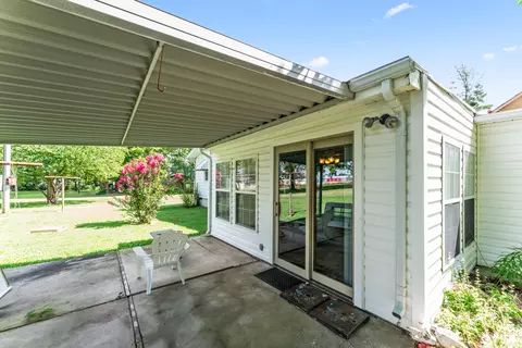 Exterior - 1719 N Pine St, Nixa, MO 65714 photo 2 of 11
