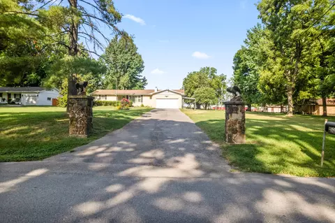 Exterior - 1719 N Pine St, Nixa, MO 65714 photo 5 of 11