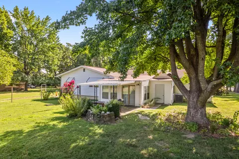 Exterior - 1719 N Pine St, Nixa, MO 65714 photo 9 of 11