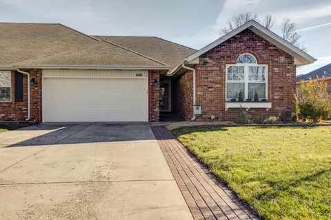 606 N Ellen St, Nixa, MO 65714 photo 2