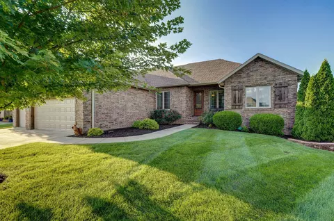 1653 N Oakfair Pl, Springfield, MO 65802
