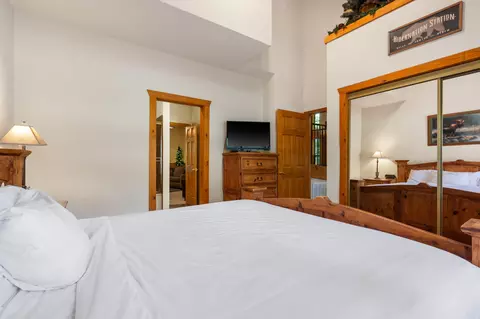 Bedroom - 238 Oakridge Rd, Branson, MO 65616 photo 2 of 7